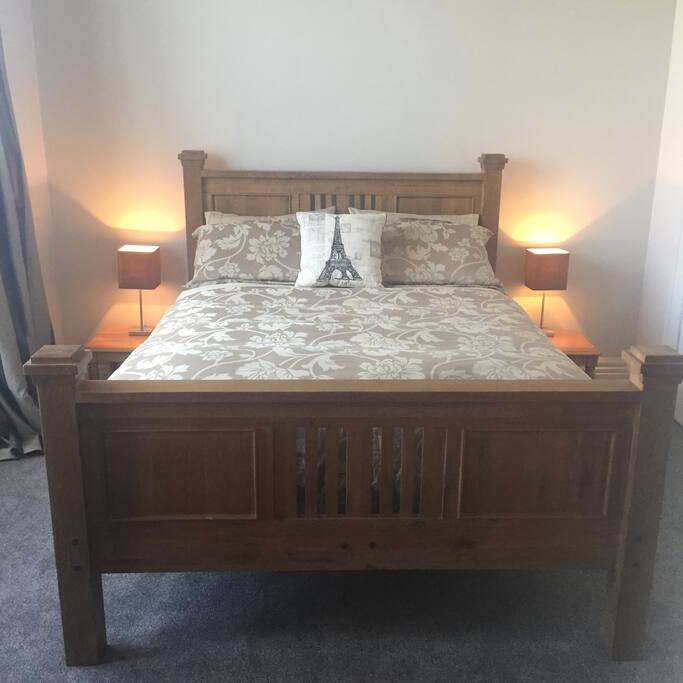 Guest Bedroom. Super comfy Queen size bed
