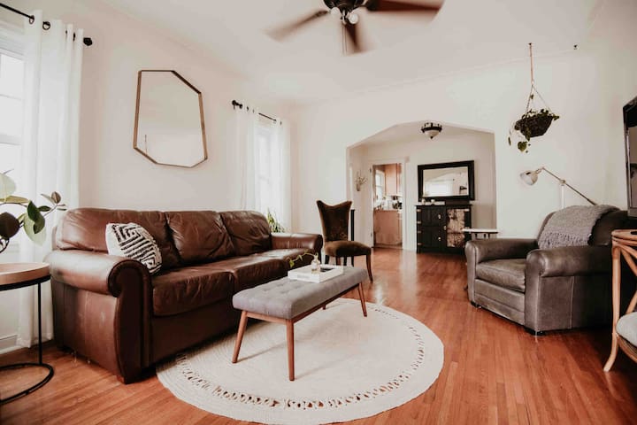 CHARMING CITY TUDOR | QUAINT NEIGHBORHOOD