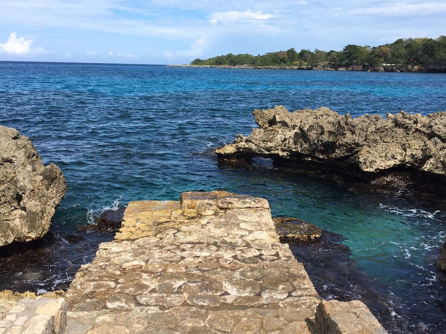 Waterfront house Jamaica cliffs Houses for Rent in Cousins Cove