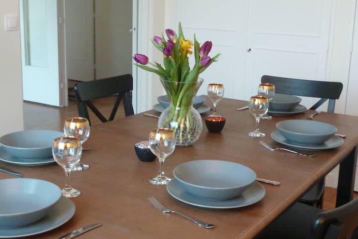 Large quiet apartment near Versailles