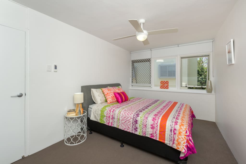 Super comfy Queen bed with quality linen. The room features plenty of storage space for clothes and other items.