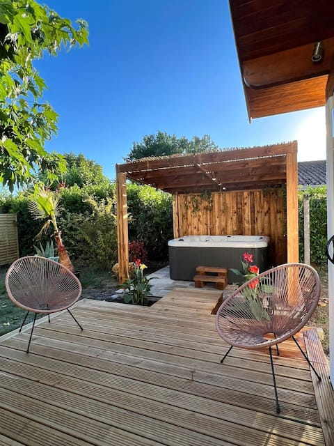 House with hot tub 800 meters from the beach