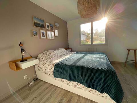 Nice quiet house, sea view 250 m from the beach