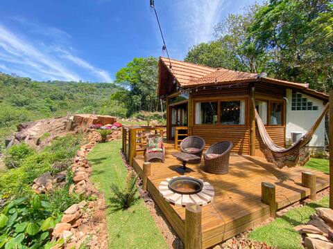 Chalé charme with private waterfall views