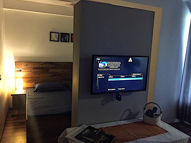 Fully Equipped & Serviced Studio Nr. Delhi Airport