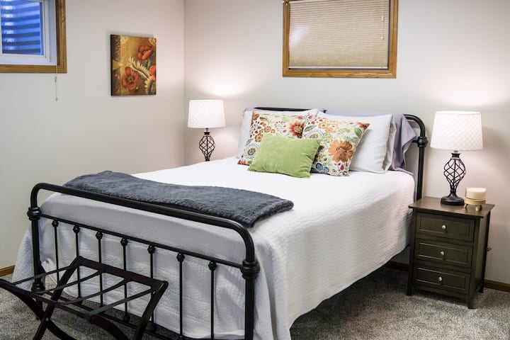 The Gathering Place Hutchinson 6BR 4Bath