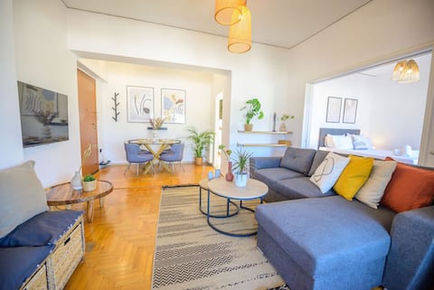 Top performing Airbnb: Stunning Acropolis Views • 2 BR Unique Residence ! in ΜΕΤΣ