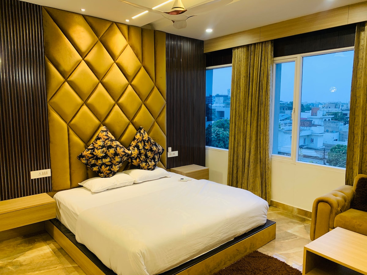 Share 125+ sallow suites amritsar