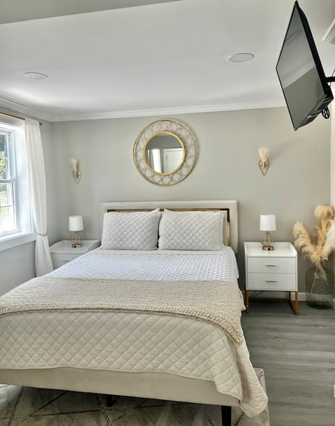 Private suite in Silver Spring!