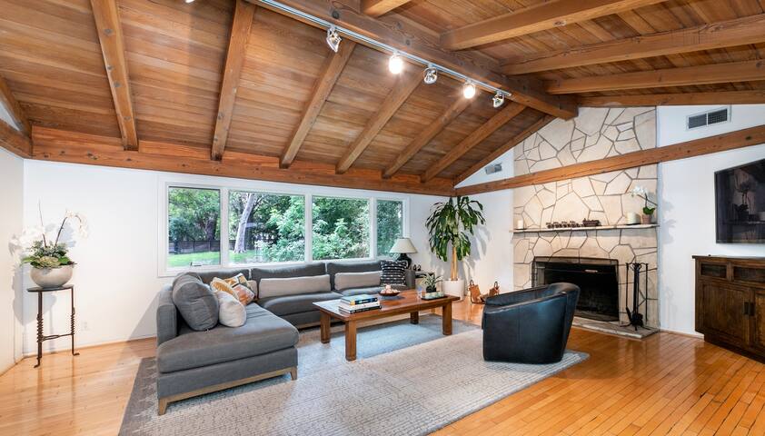 Private Paradise with Pool & Spa gallery image 2