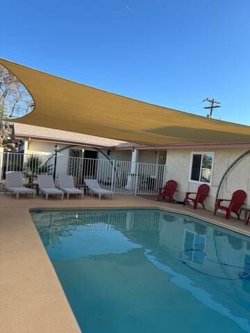 Las Vegas Luxury House/4BD3BA/Sleeps12/Pool/