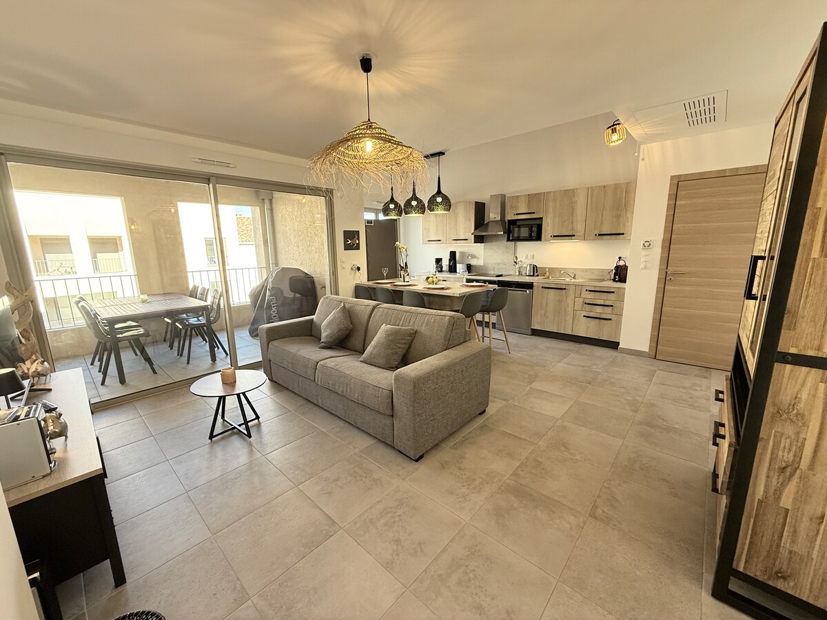 Top Airbnb: Spacious 3-bedroom center Calvi + beach within walking distance à Calvi