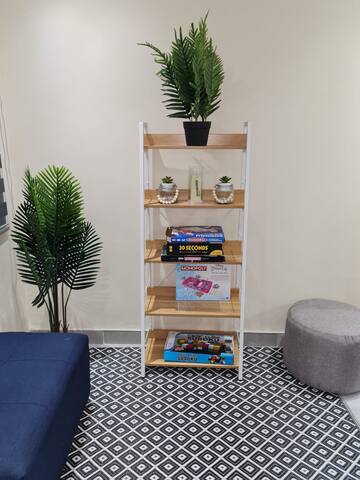 Bright, Airy, coastal getaway < 1km to ocean gallery image 4