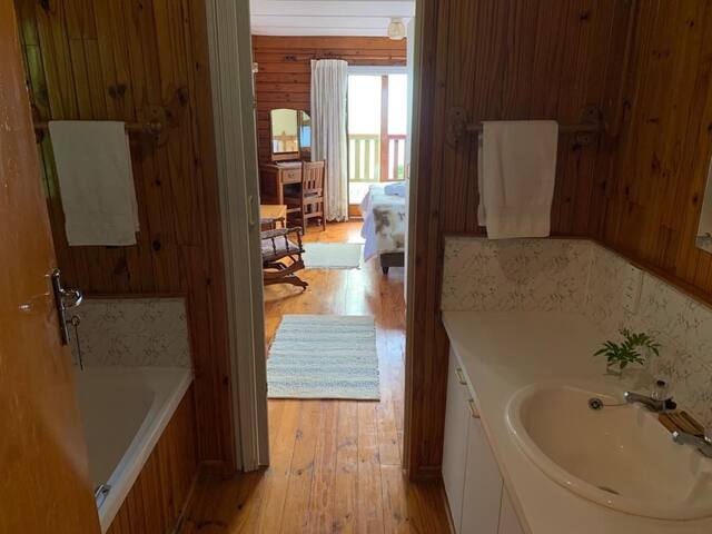 False Bay View Cabin gallery image 5