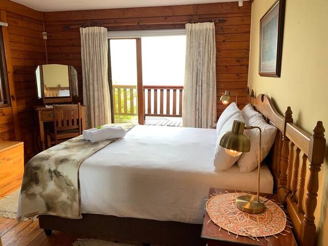 False Bay View Cabin gallery image 4