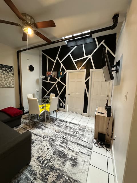 Popular Airbnb listing: Prime 3BR escape in NYC/steps from subway in Murray Hill Kips Bay
