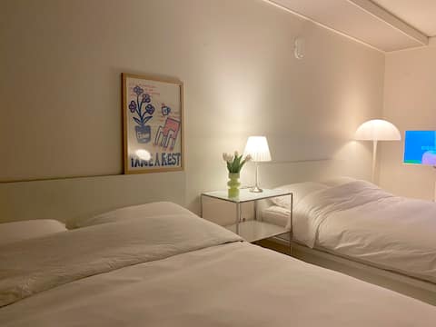 1 o'clock check-out review event/Hotel Bedding 2 queens Dongseong-ro. Gyo-dong. Jongno