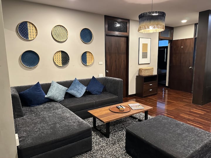 1b Spacious 3 Br / 2 Ba Apt In The Heart Of Bkk - Bangkok