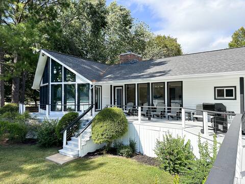 LARGE lakehouse on Beaver Lake