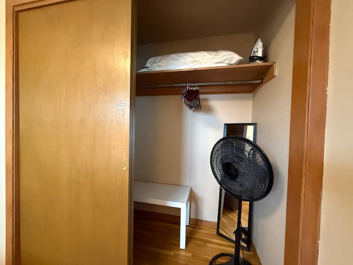 Upande wa 1204: Chumba cha kulala cha Malkia na kabati kubwa