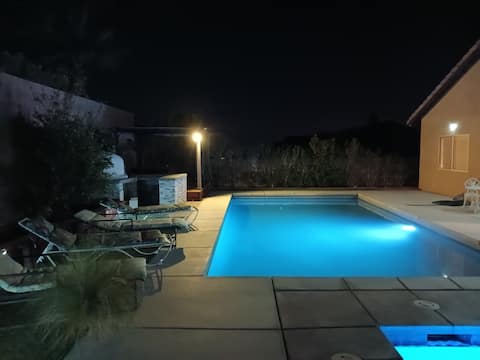 Natural Hot Springs Pool & Spa (No Heating Fee)