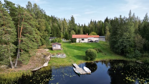 Cozy villa in the forest - sauna, hot tub & private jetty