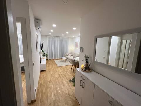 Top performing Airbnb: Luxury APP “Borovje-River View”, Free parking in Peščenica žitnjak