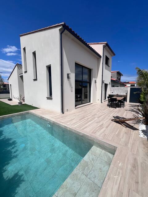 5 km from the new villa beaches with pool