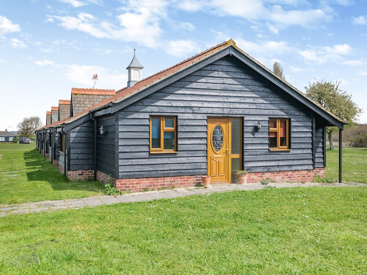 Orchard Cottage - Mersea Island