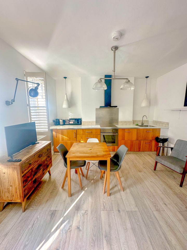 Goodge Street Studio - London Euston station