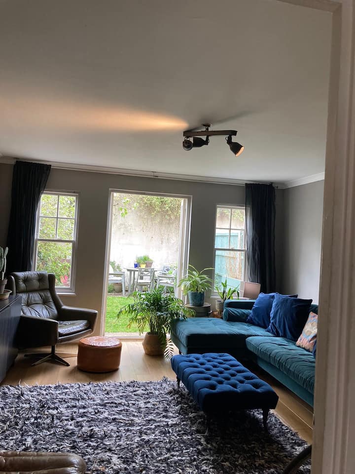 Charming 3 Bedroom Town House - London