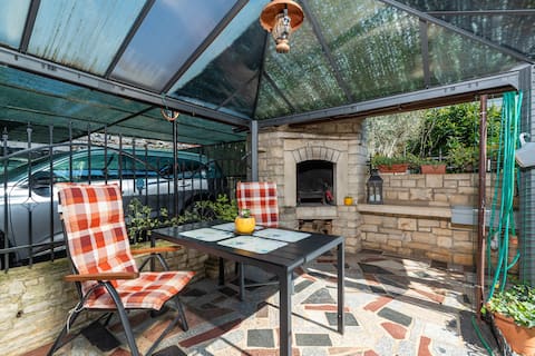 Top performing Airbnb: Charming Garden Apartment Pets Welcome Near Beach in Grad Novigrad