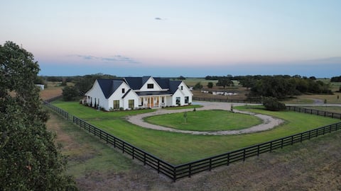 RMB Longhorn West, luxury living in the country