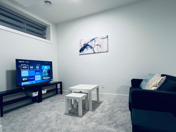 Cozy Friendly Guest Suite In Northwest Yyc Airport - Calgary