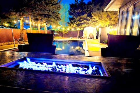 Heated Pool + Hot Tub + Sauna | The Ultimate Stay
