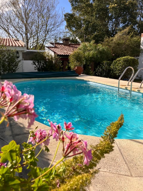 House with heated pool (seasonal)