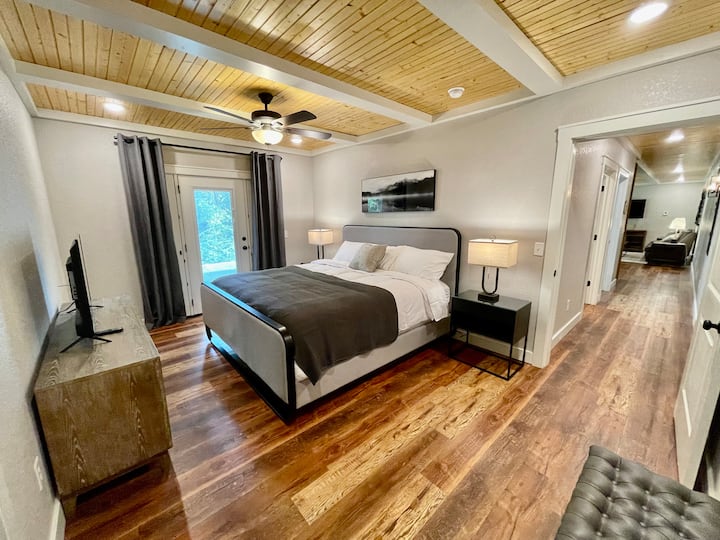 加大双人床卧室 