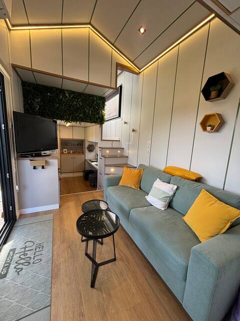 Cozy Tiny House with lake and mountain views