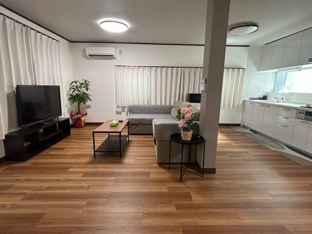 东京都内生活便利区/巴士直达迪斯尼！新装修一户建，2楼+3楼（3房1厅2卫2洗面台1浴）可住12人