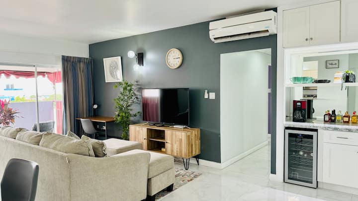 Amazingly Cozy Stylishly Renovated At Abbey Courts - Kingston