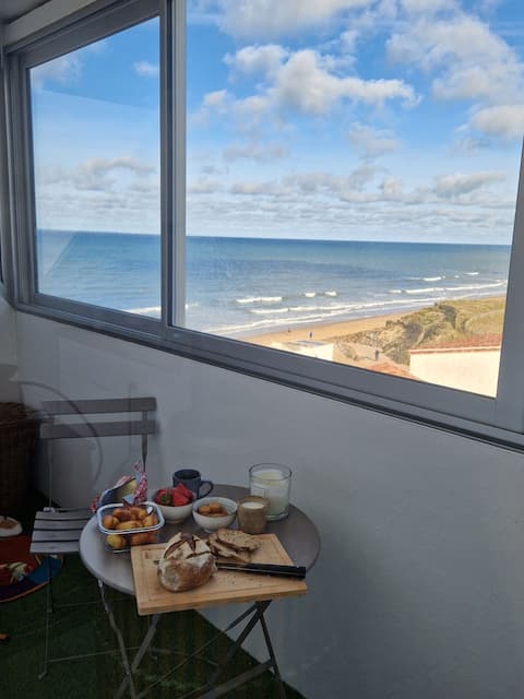 Top Airbnb: One foot in bed, the other at the aperitif facing the sea à Saint Hilaire De Riez