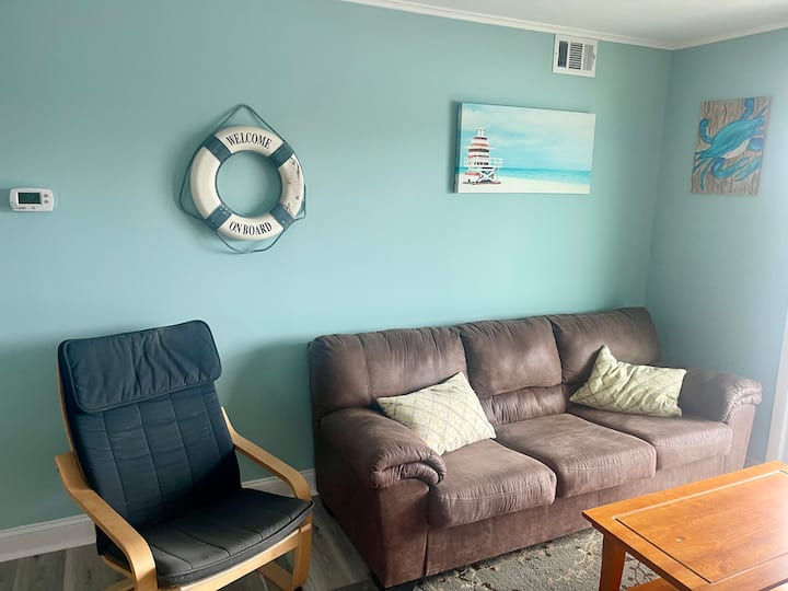 2nd Floor 3 Br Condo Close To The Beach With Pool! - Fenwick Island, DE