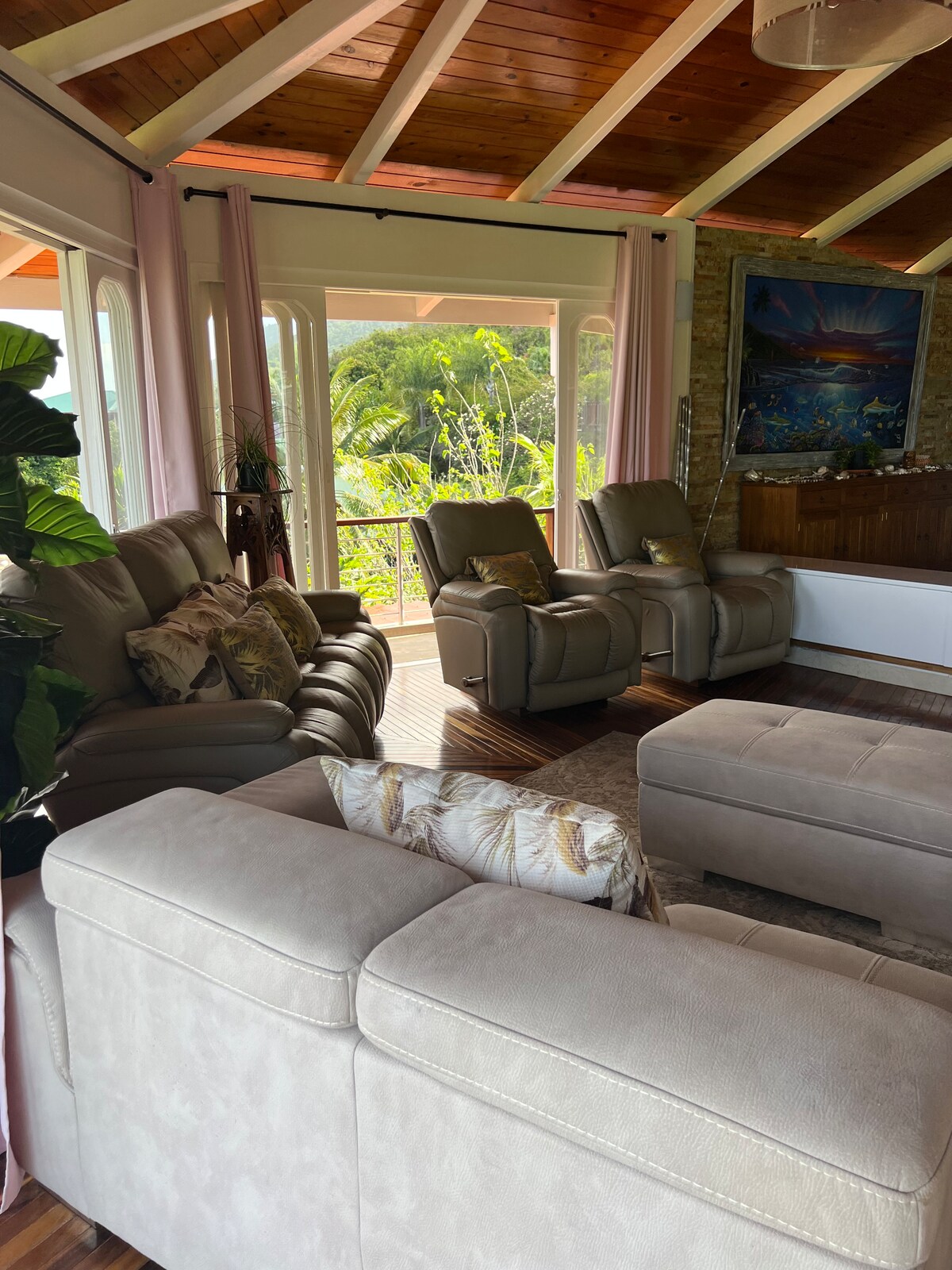 Salon de Kia Ora House