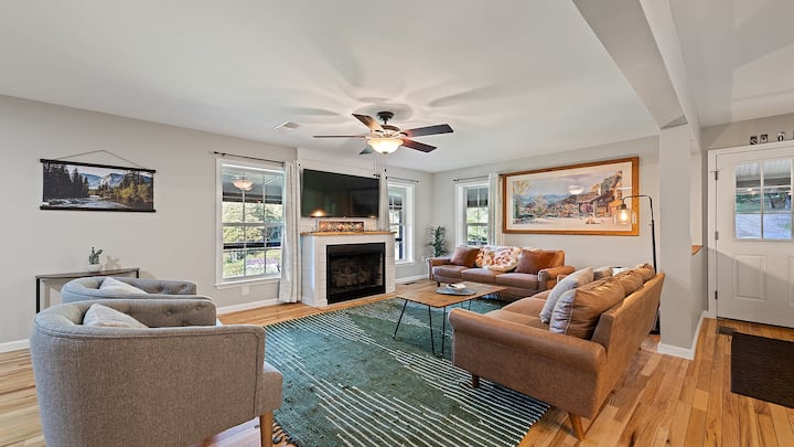 Elk Meadow Lodge-picturesque View Hot Tub+gameroom - Blue Ridge Mountains