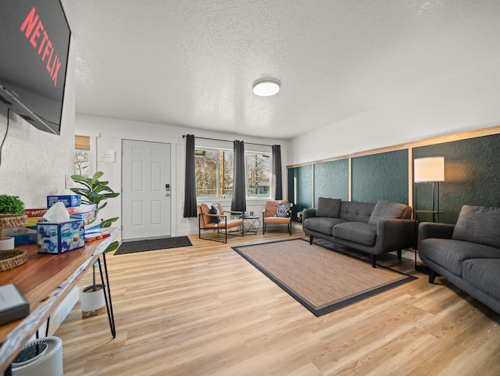 Clean & Remodeled | Pet Friendly | Near Downtown - Wasilla, AK