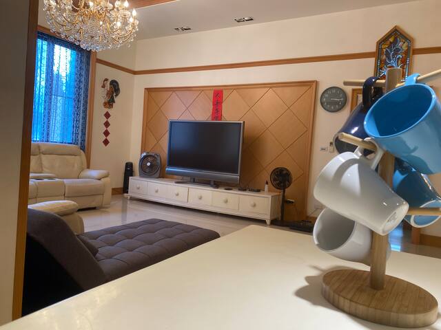 『親子溫馨房』MRT市府站步行五分鐘/230 平方公尺電梯大三房/8人/四床兩衛（備有嬰兒用品） gallery image 4