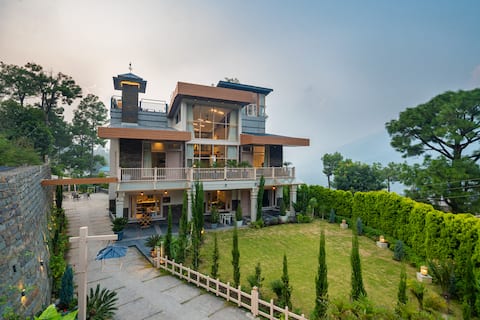 The Vivaak | Luxe 6BR, Heated Pool, Jacuzzi & More