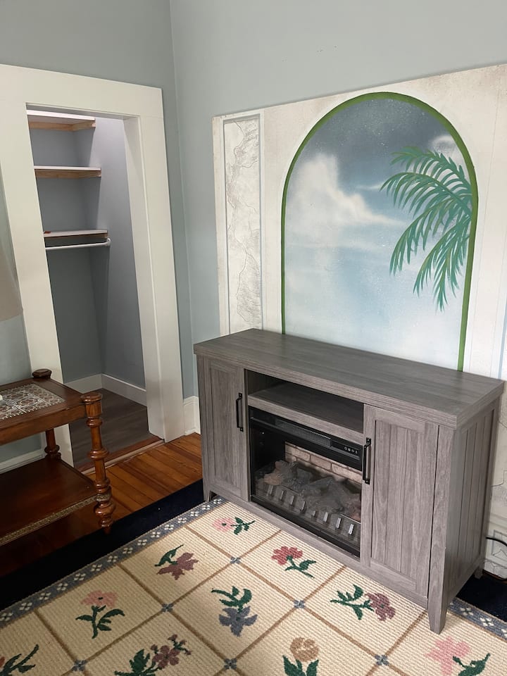 Grand Outside Deck Bargain Priced 1 Bedroom - Greenville, SC