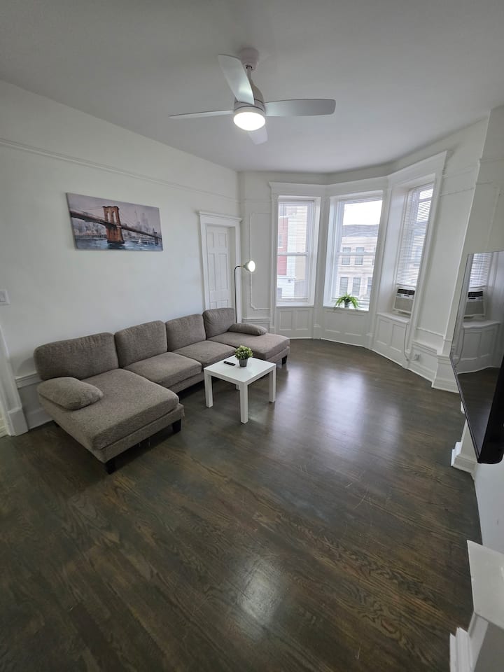 Crown Heightes 3 Bedrooms Full Kitchen - Brooklyn, NY