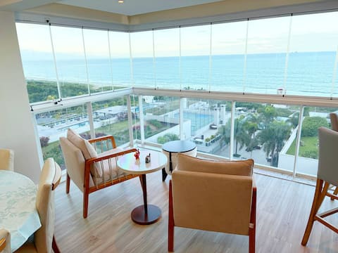 Successful Airbnb property: Premium beachfront, oceanfront and Beto Carrero. in Balneário Piçarras
